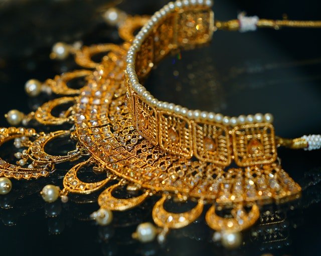 Modern gold jewellery